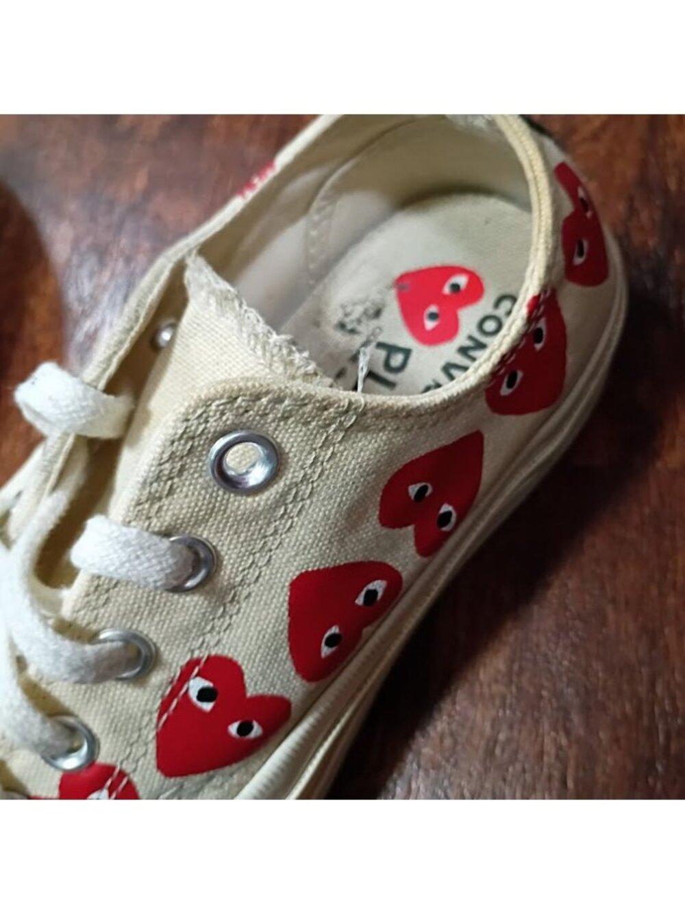 Converse Play Women 8 Mens 6 Low Chuck TaylorBeige W/ Red Hearts - Picture 14 of 15
